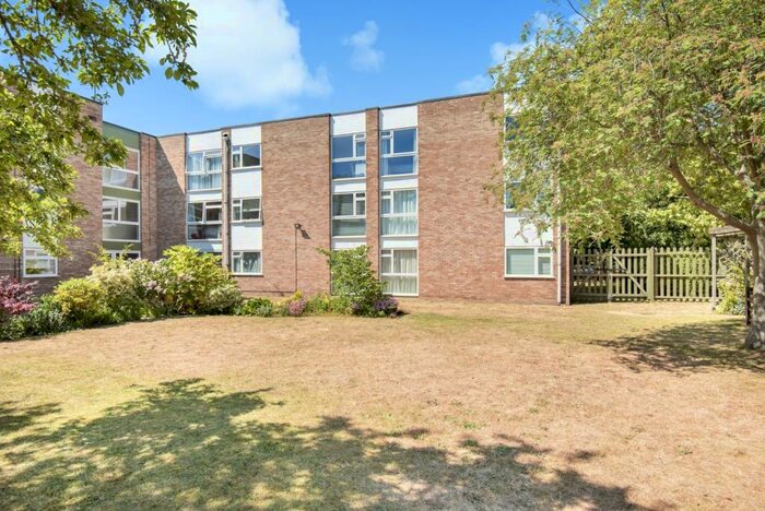 2 Bedroom Flat To Rent In St. Johns Park, SE3