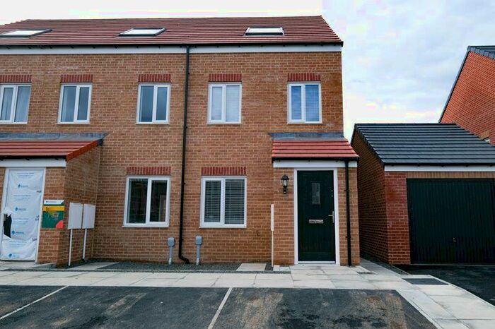 3 Bedroom Town House To Rent In Eider Close, Amble, NE65
