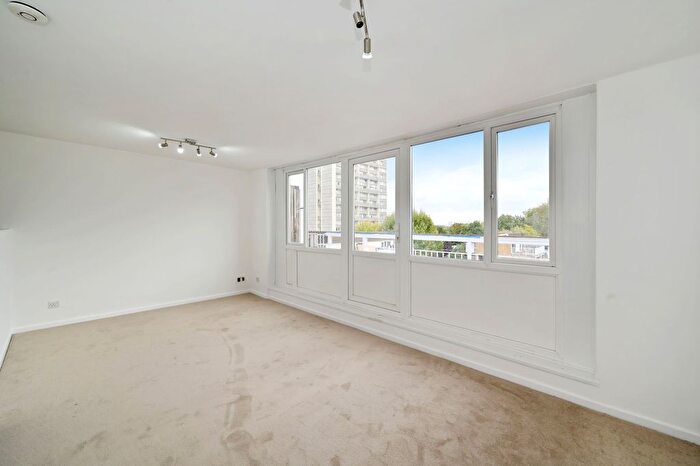 2 Bedroom Flat To Rent In Cable Street, London, E1