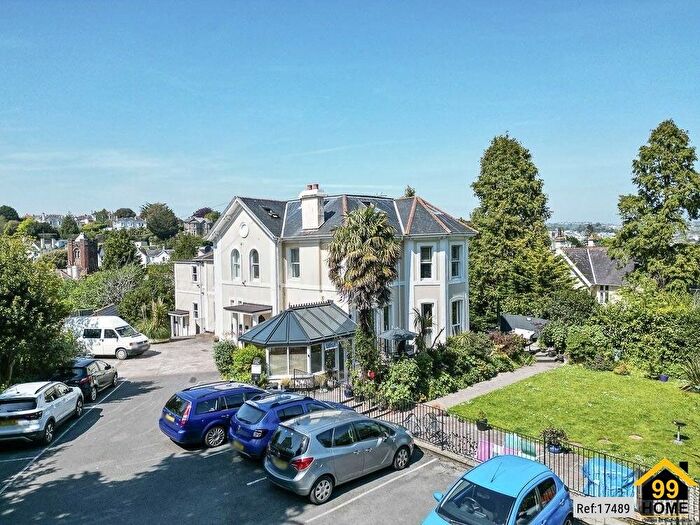 2 Bedroom Flat To Rent In White Gables, Torquay, Devon, TQ2