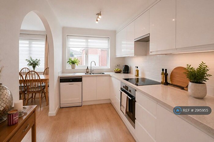 4 Bedroom Terraced House To Rent In Frating Crescent, Woodford Green, IG8