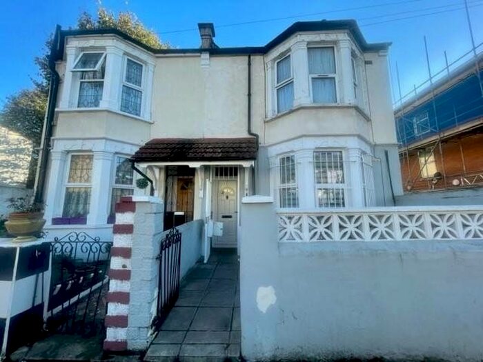2 Bedroom Flat To Rent In Bushey Road, London, E13