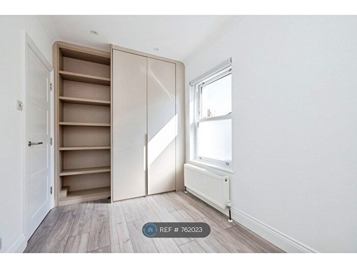 3 Bedroom Flat To Rent In Pratt Street, London, NW1