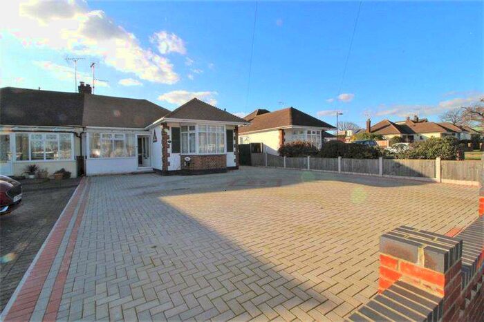 3 Bedroom Bungalow To Rent In The Fairway, Leigh-on-sea, Essex, SS9