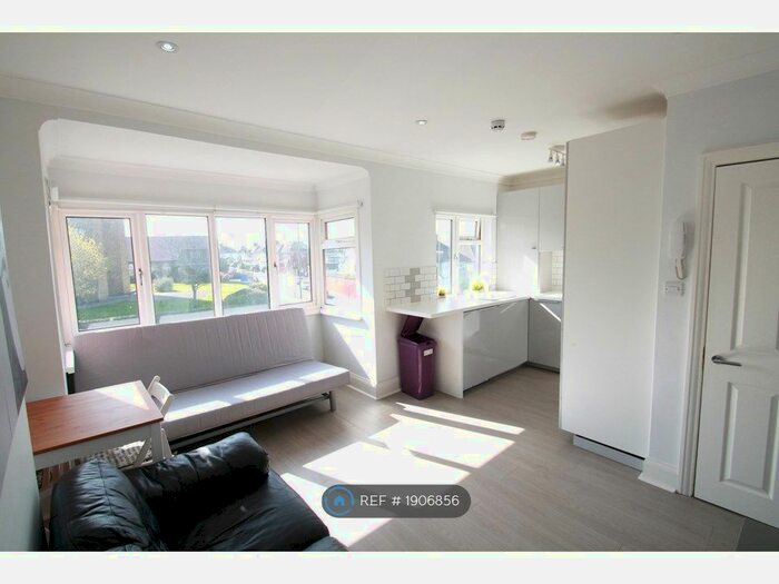 1 Bedroom Flat To Rent In Deans Lane, Mill Hill, HA8