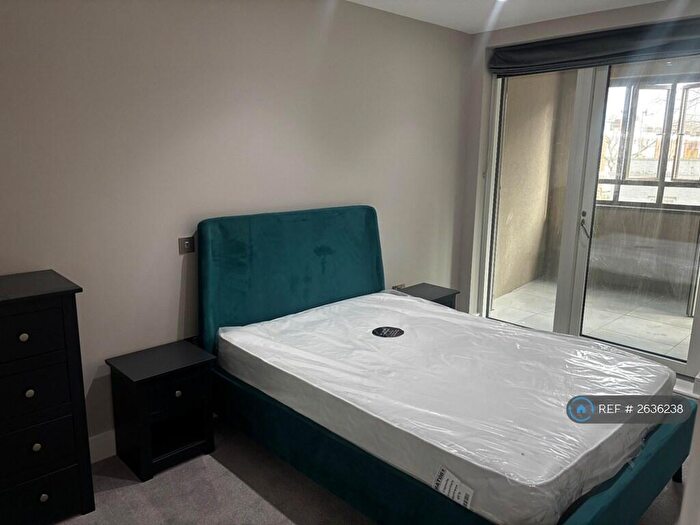 1 Bedroom Flat To Rent In Hyde Lane, London, SW11