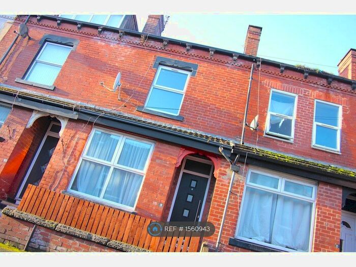 4 Bedroom Terraced House To Rent In Highthorne View, Armley, Leeds, LS12