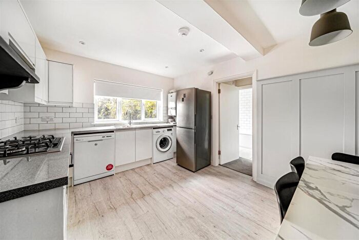 2 Bedroom Flat To Rent In Richmond Road, Kingston Upon Thames, KT2