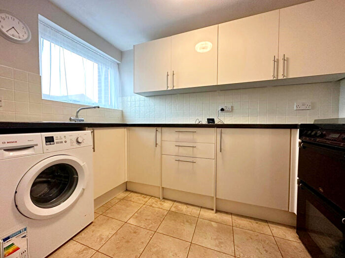 1 Bedroom Flat To Rent In Meldrum Close, Orpington, BR5
