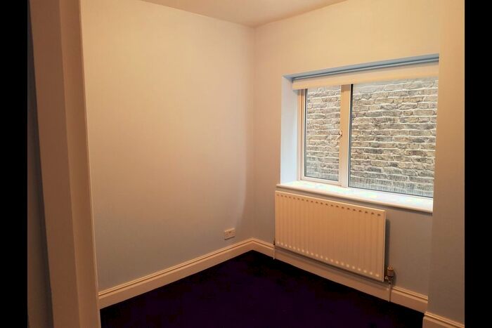 3 Bedroom Flat To Rent In First Floor, London, SE20