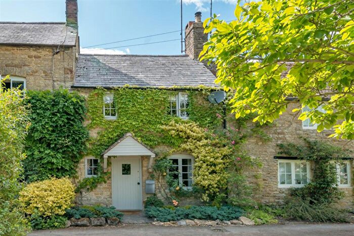2 Bedroom Cottage For Sale In Redlands Row, Little Compton, GL56