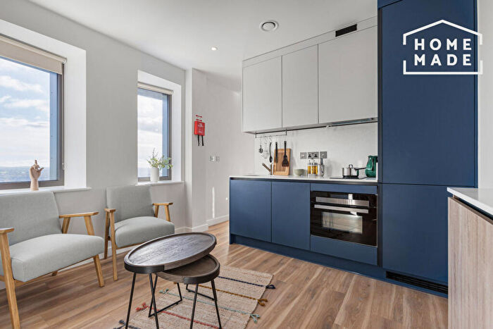 Flat To Rent In Enclave Croydon, CR0