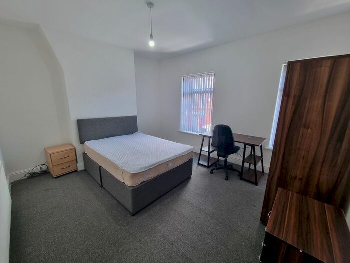 4 Bedroom Terraced House To Rent In Kippax Street, Rusholme, Manchester, M14