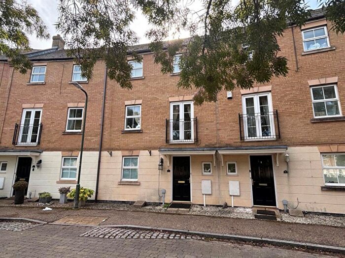 4 Bedroom Terraced House For Sale In Allington Circle, Kingsmead, Milton Keynes, MK4