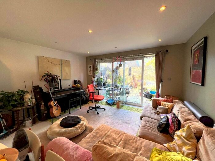 2 Bedroom End Of Terrace House To Rent In Shakespeare Road, Brixton, SE24