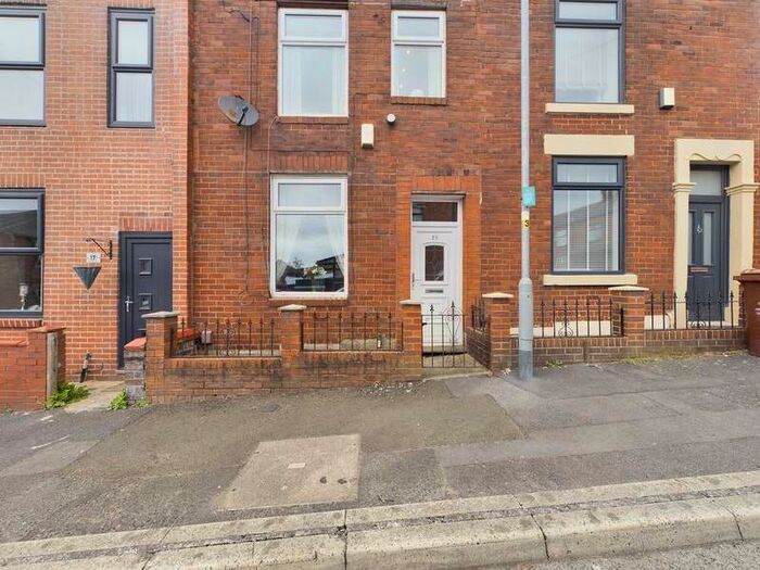 Houses for sale & to rent in OL1 2DR, Orleans Way, Coldhurst Oldham