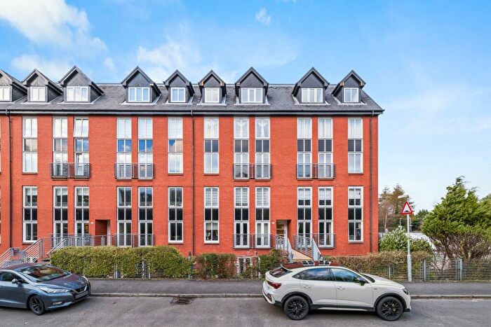 2 Bedroom Flat For Sale In Randolph Gate, Broomhill, G11