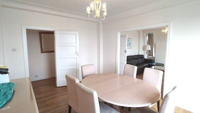 2 Bedroom Flat To Rent In College Crescent, London, NW3