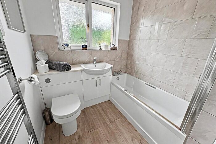 3 Bedroom Detached Bungalow For Sale In Corfe Castle, BH20 - Photo 11