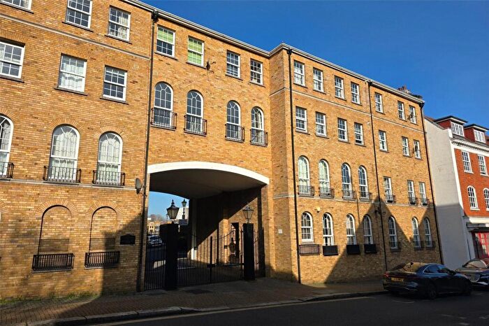 2 Bedroom Apartment To Rent In Edward Square, Rotherhithe, SE16