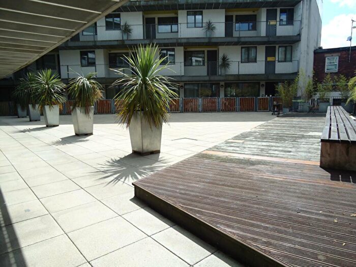 2 Bedroom Flat To Rent In Crown Street, Leeds, LS2