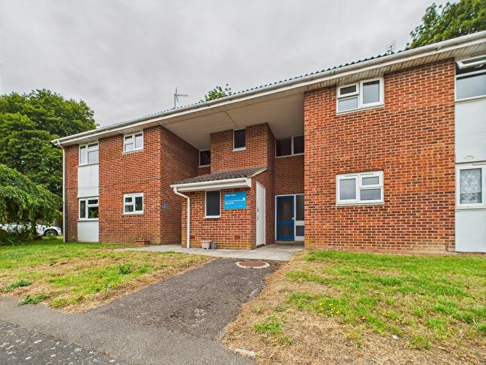 1 Bedroom Flat To Rent In Glamis Close, Oakley, Basingstoke, RG23