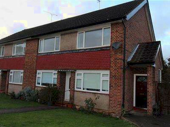 2 Bedroom Maisonette Flat To Rent In Cedar Close, , Borehamwood, WD6