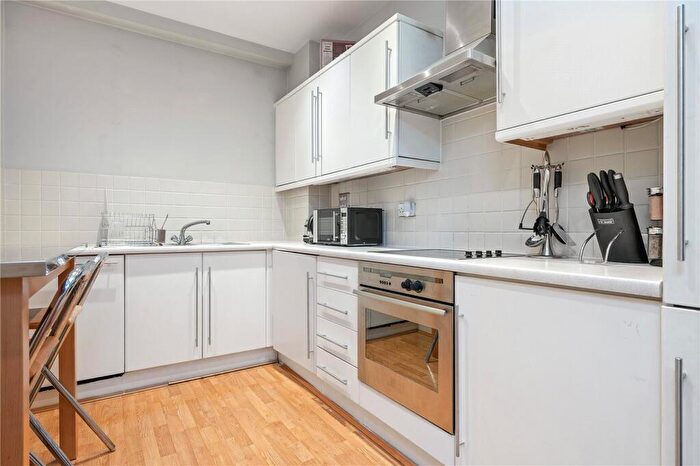 2 Bedroom Apartment To Rent In Farringdon Road, London, EC1M