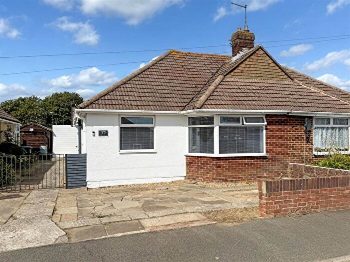 3 Bedroom Semi-Detached Bungalow For Sale In Courtwick Road, Wick, Littlehampton, BN17
