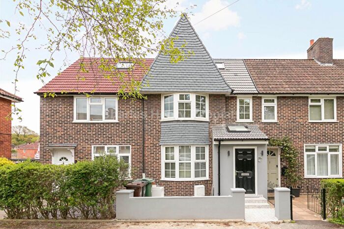 4 Bedroom Property To Rent In Manor Farm Drive, Chingford, E4