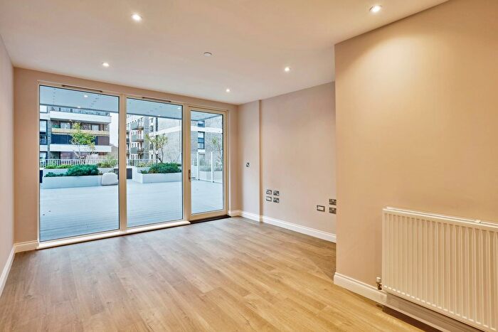 1 Bedroom Flat For Sale In Earlham Grove, London, E7