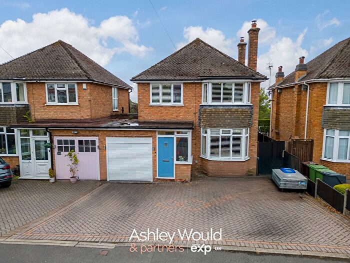 3 Bedroom Link Detached House For Sale In Malvern Road, Lickey, B45