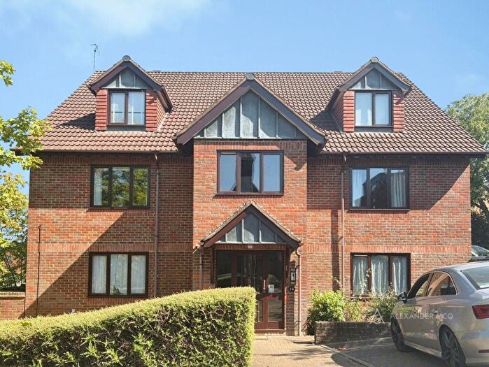 2 Bedroom Flat To Rent In Park View Court, Park View Road, Berkhamsted, HP4