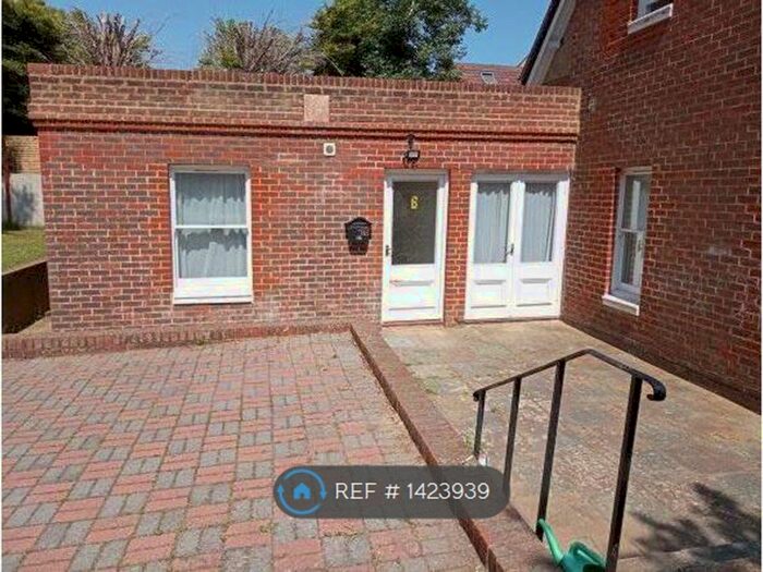 2 Bedroom Flat To Rent In St Matthews Gardens, St Leonards-On-Sea, TN38