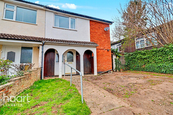 3 Bedroom Semi Detached House For Sale In Farm Close, Leicester, LE4