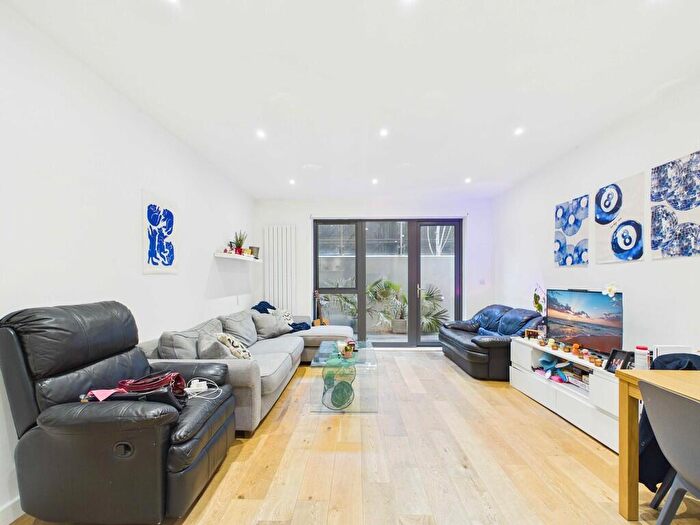 2 Bedroom Apartment To Rent In Waleorde Road, Elephant And Castle, SE17
