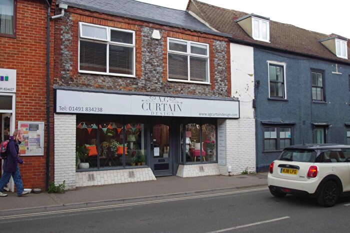 2 Bedroom Flat To Rent In High Street, OX10