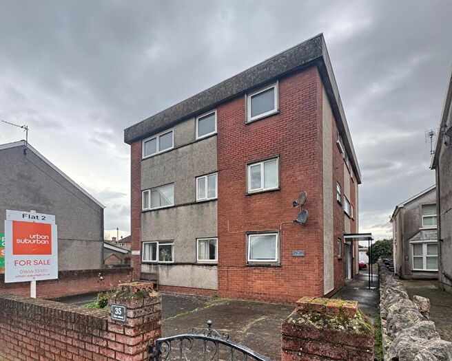 2 Bedroom Apartment For Sale In South Road, Llys Onnen South Road, CF36