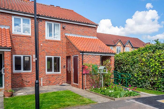 2 Bedroom Flat For Sale In Sturdee Grove, York, YO31
