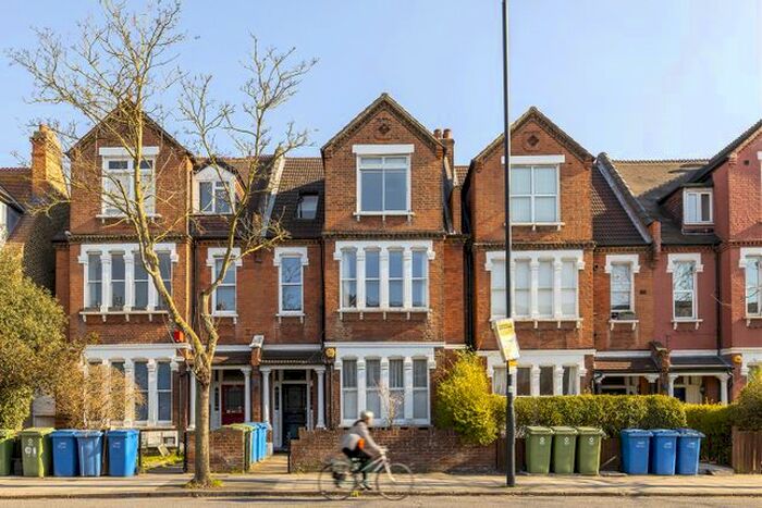 3 Bedroom Flat To Rent In Herne Hill, London, SE24