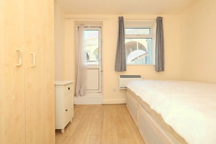 1 Bedroom Flat To Rent In Elmcroft Crescent, London, NW11