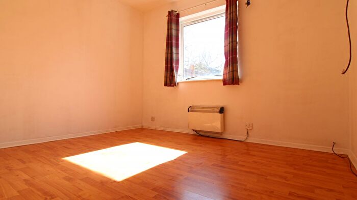 2 Bedroom Flat To Rent In Waterside, Uxbridge, UB8