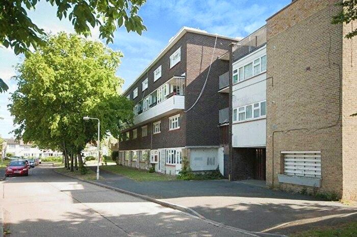 2 Bedroom Maisonette To Rent In Langleys, Basildon, Essex, SS16