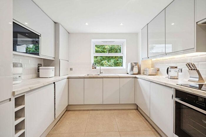 2 Bedroom Flat To Rent In Elderfield Place, Tooting, SW17