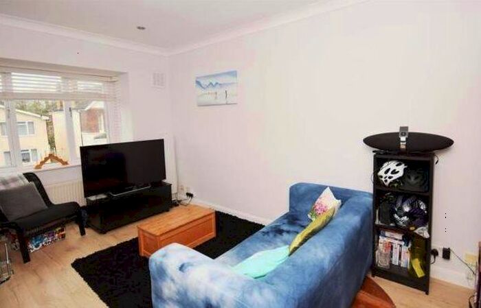 1 Bedroom Flat To Rent In Granville Road, Sevenoaks, Kent, TN13