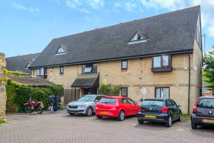 2 Bedroom Apartment To Rent In Reynard Court, Bicester, OX26