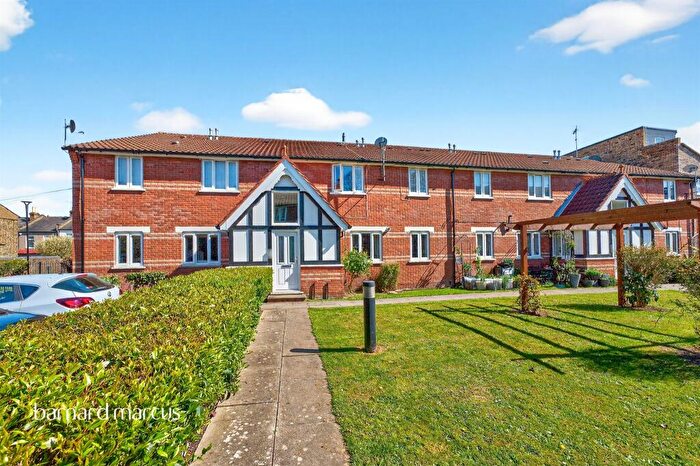 1 Bedroom Apartment For Sale In Haynes Close, London, N11