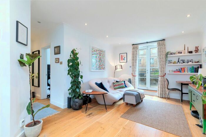 1 Bedroom Flat To Rent In Moore Court, Anderson Square, Angel, London, N1