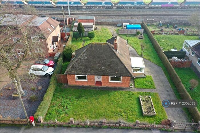 3 Bedroom Bungalow To Rent In Bath Road, Padworth, Reading, RG7