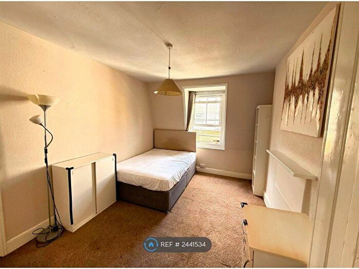 2 Bedroom Flat To Rent In Notting Hill Gate, London, W11